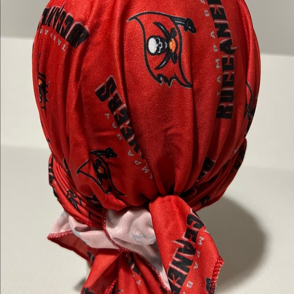 New Bandana Style Tampa Bay Buccaneers
For Kids - Picture 7 of 8